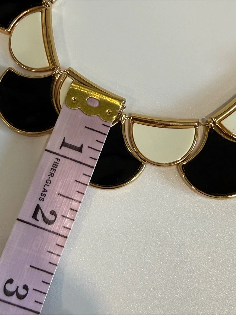 KATE SPADE NEW YORK RESIN SWEETHEART SCALLOPS COLLAR NECKLACE